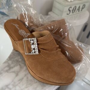 Joan Boyce faux suede clogs with crystal embellishment size 7M BRAND NEW